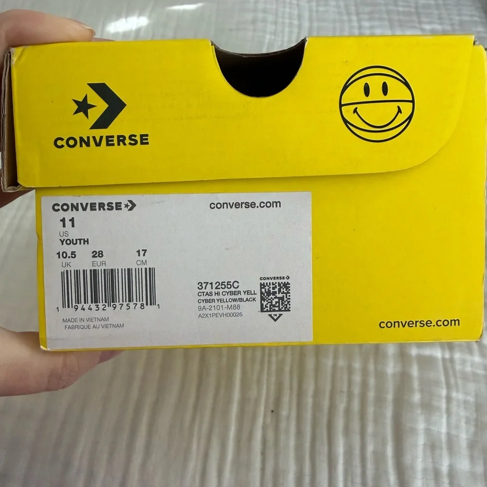 NIB Converse x Chinatown Market Smiley Face Sneakers Kids Size 11 Unisex